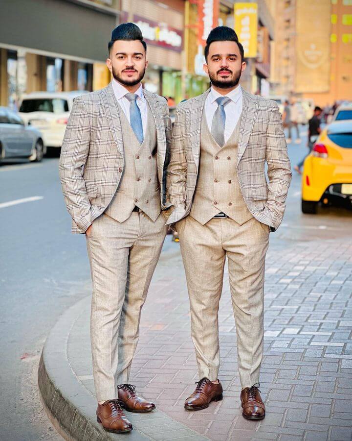 چھوٹے بھائی اور بڑے بھائی: ایک تحرک پسند جوڑے کا خوبصورت سفر